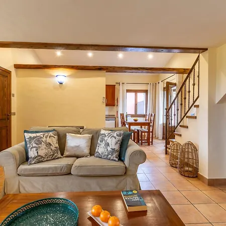 Acogedora Con Piscina Privada